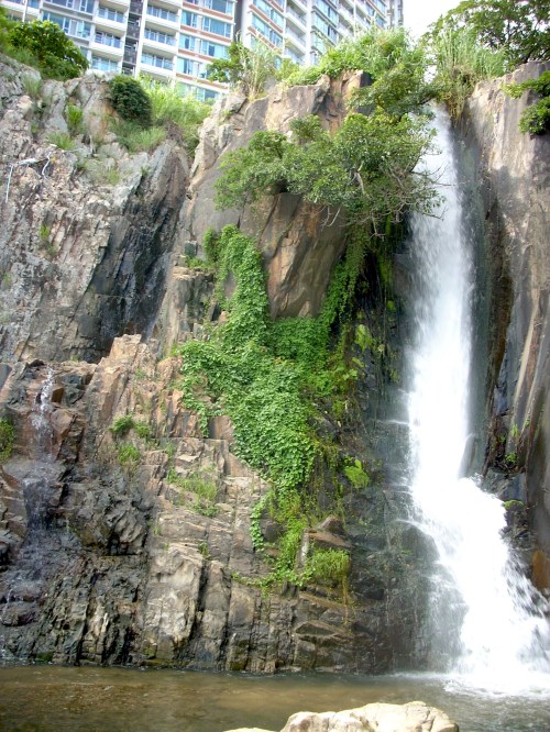 waterfall-bay-hong kong 1